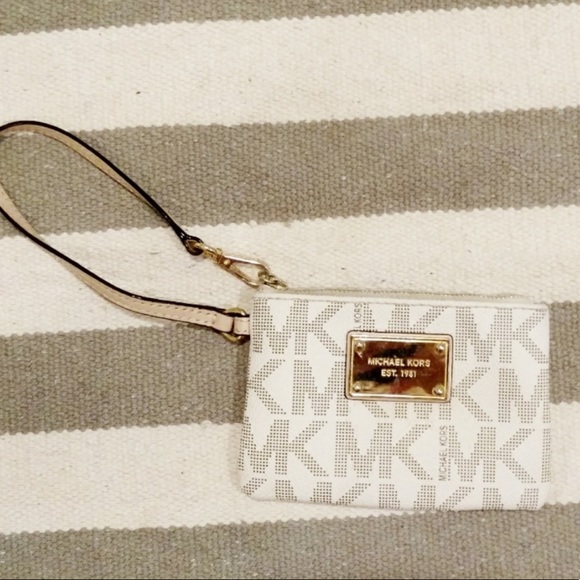 Michael Kors Handbags - Michael kors wristlet